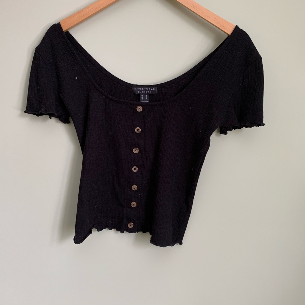 Black button tee